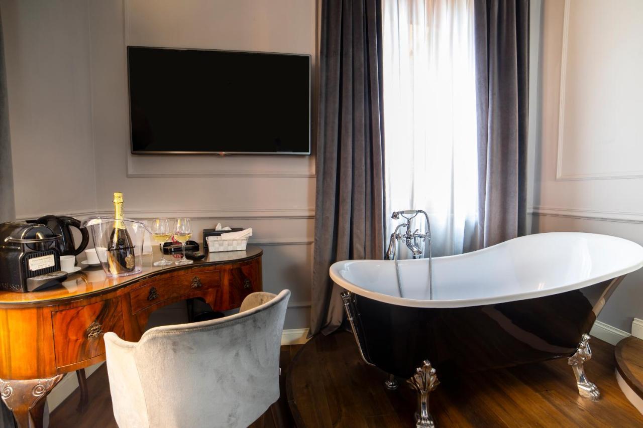 Relais San Lorenzo In Lucina โรม ภายนอก รูปภาพ