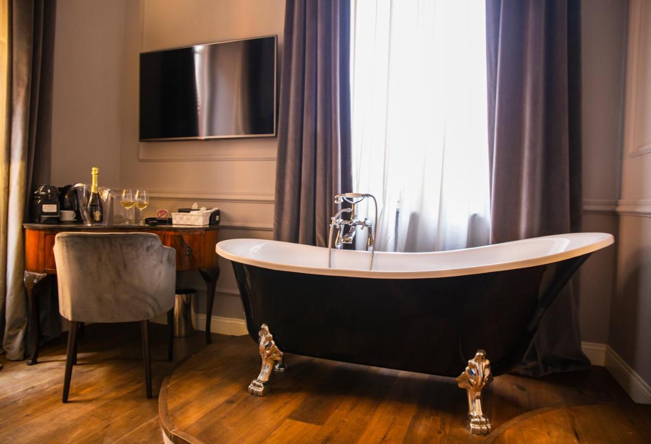 Relais San Lorenzo In Lucina โรม ภายนอก รูปภาพ