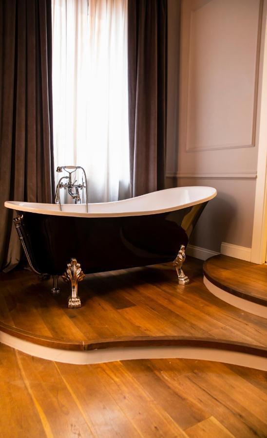 Relais San Lorenzo In Lucina โรม ภายนอก รูปภาพ