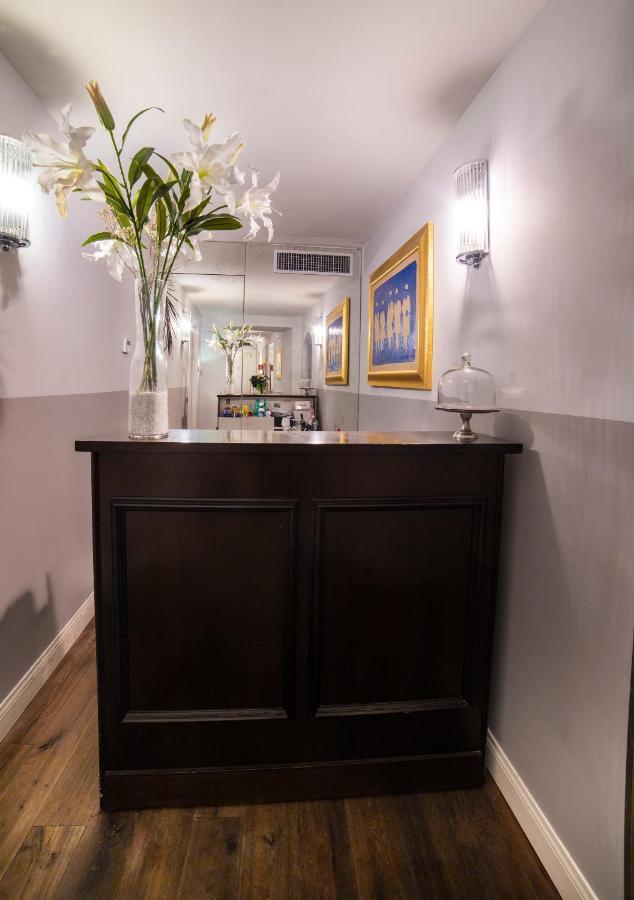 Relais San Lorenzo In Lucina โรม ภายนอก รูปภาพ