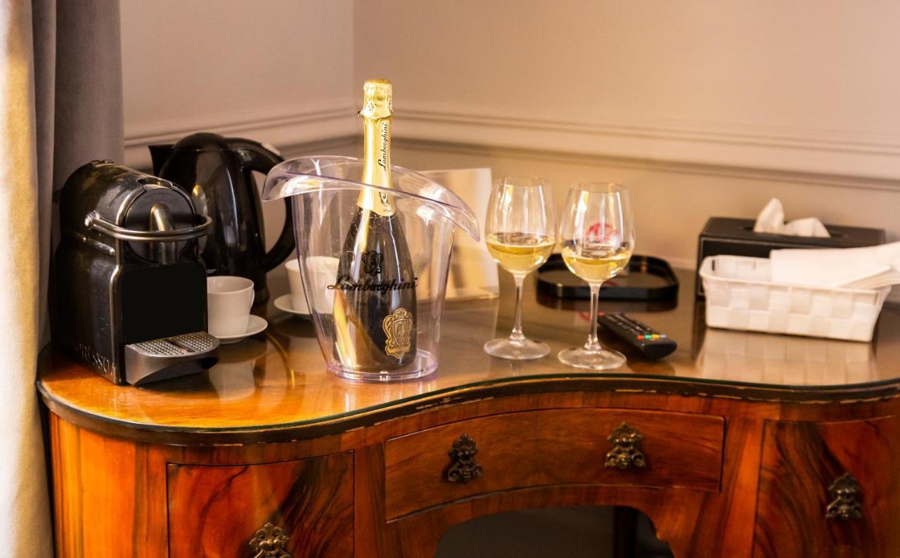 Relais San Lorenzo In Lucina โรม ภายนอก รูปภาพ