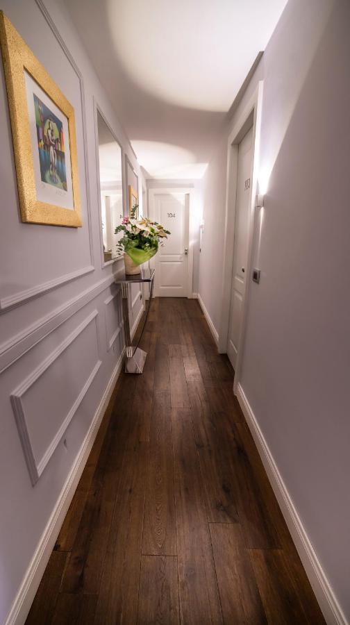 Relais San Lorenzo In Lucina โรม ภายนอก รูปภาพ