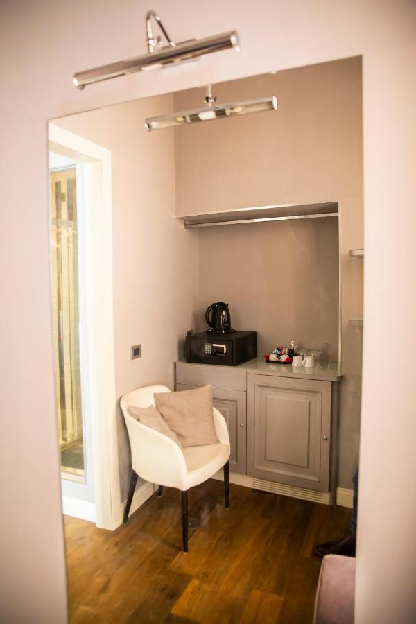 Relais San Lorenzo In Lucina โรม ภายนอก รูปภาพ