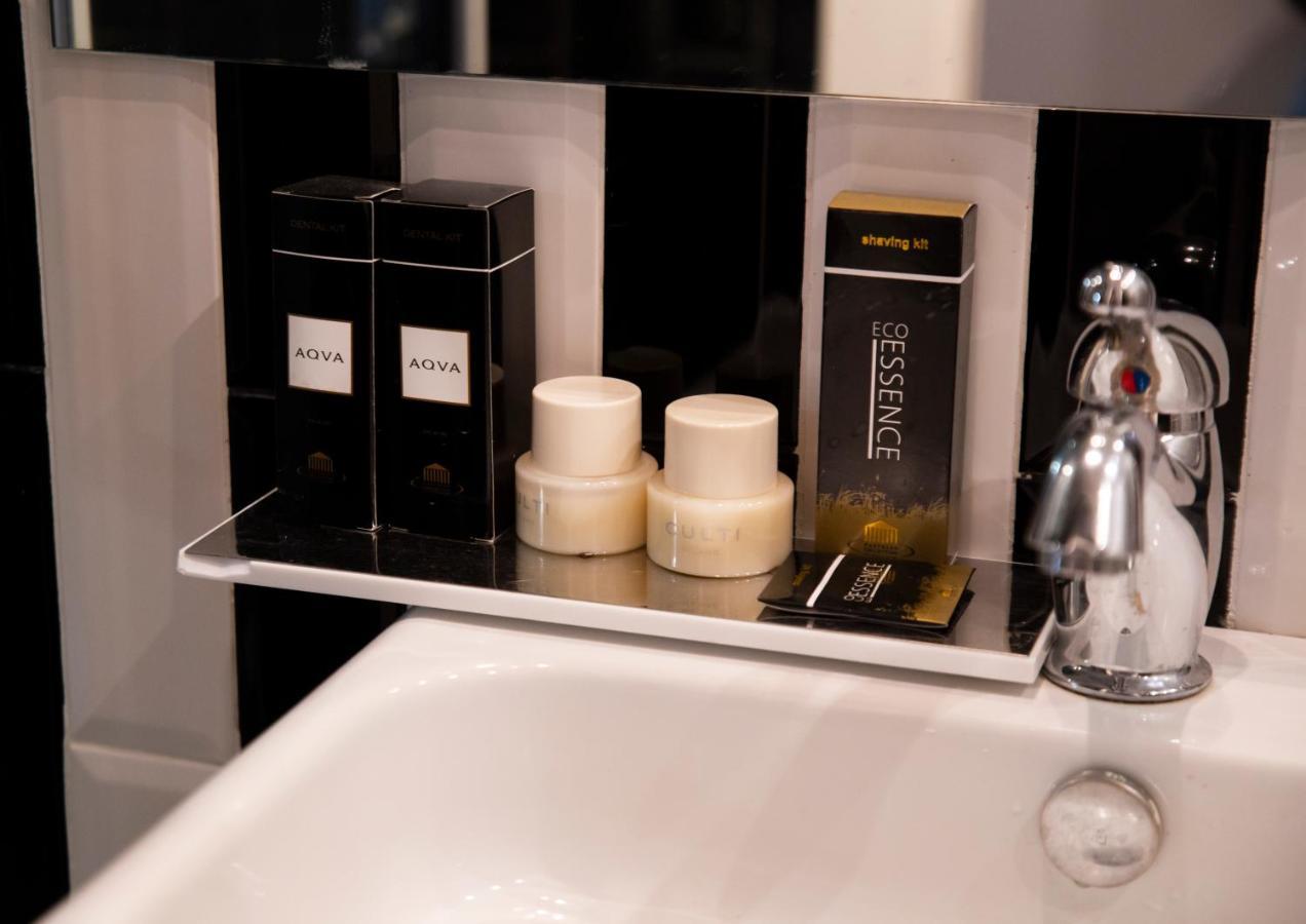 Relais San Lorenzo In Lucina โรม ภายนอก รูปภาพ